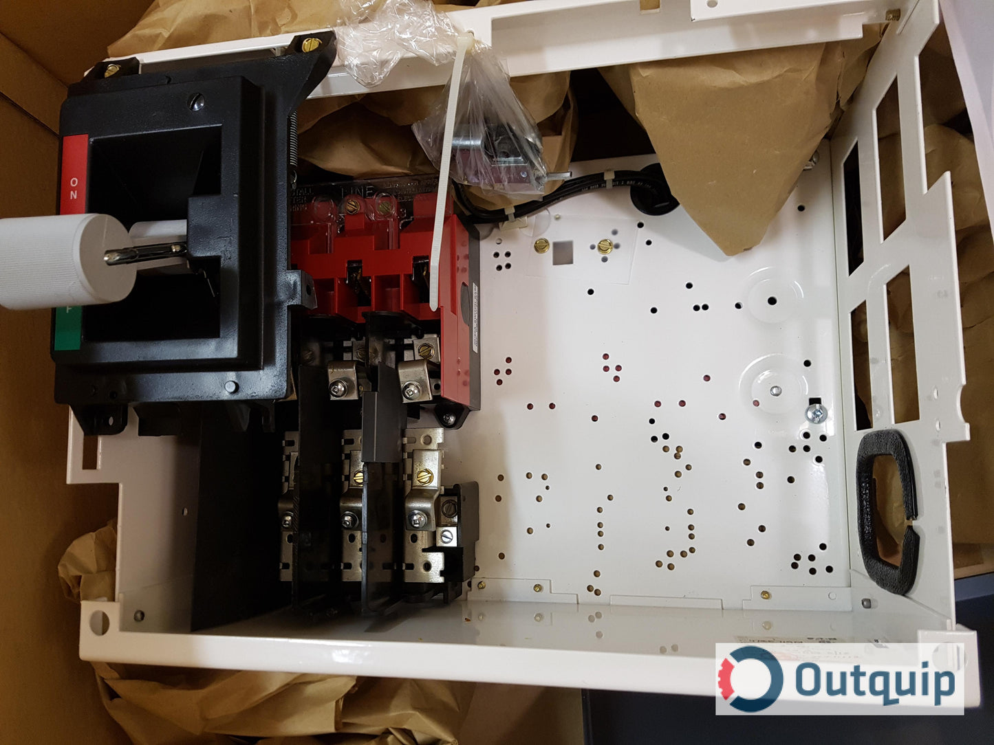 SWITCH, DISCONNECT CUTLER- HAMMER 30 AMP HRC FORM II FUSES PLUG-IN WITH DOOR