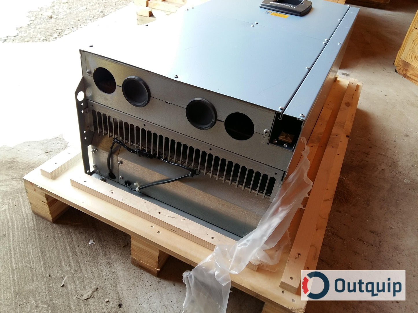 DRIVE AC VARIABLE SPEED 150 HP CUTLER HAMMER SVX150A2-5A4N1 NEMA 12 ENCLOSURE