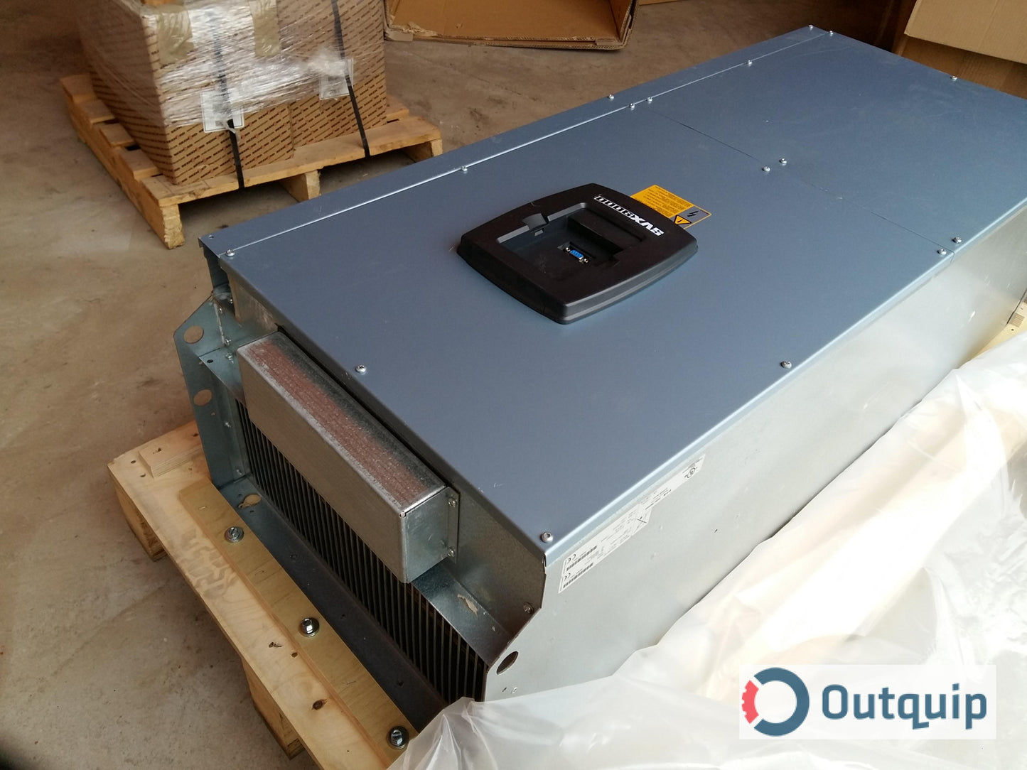 DRIVE AC VARIABLE SPEED 150 HP CUTLER HAMMER SVX150A2-5A4N1 NEMA 12 ENCLOSURE