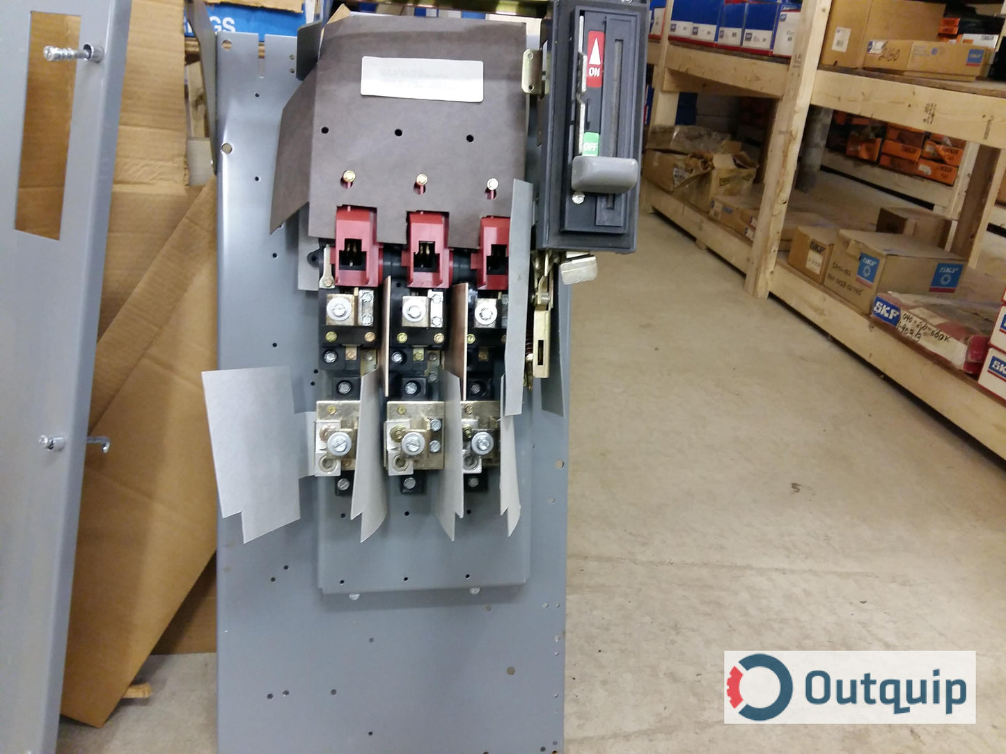 200Amp Disconnect Switch Cutler-Hammer
C/W FORM II CLASS C FUSE CLIPS, DOOR & HARDWARE FOR Cutler-Hammer