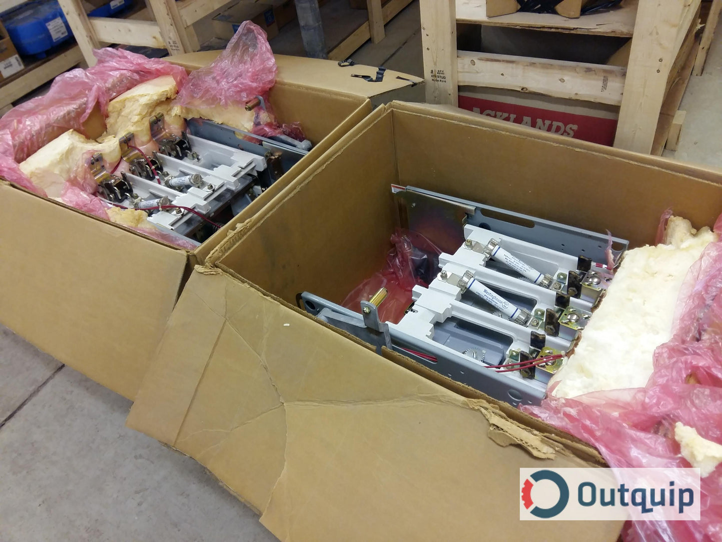 200Amp Disconnect Switch Cutler-Hammer
C/W FORM II CLASS C FUSE CLIPS, DOOR & HARDWARE FOR Cutler-Hammer