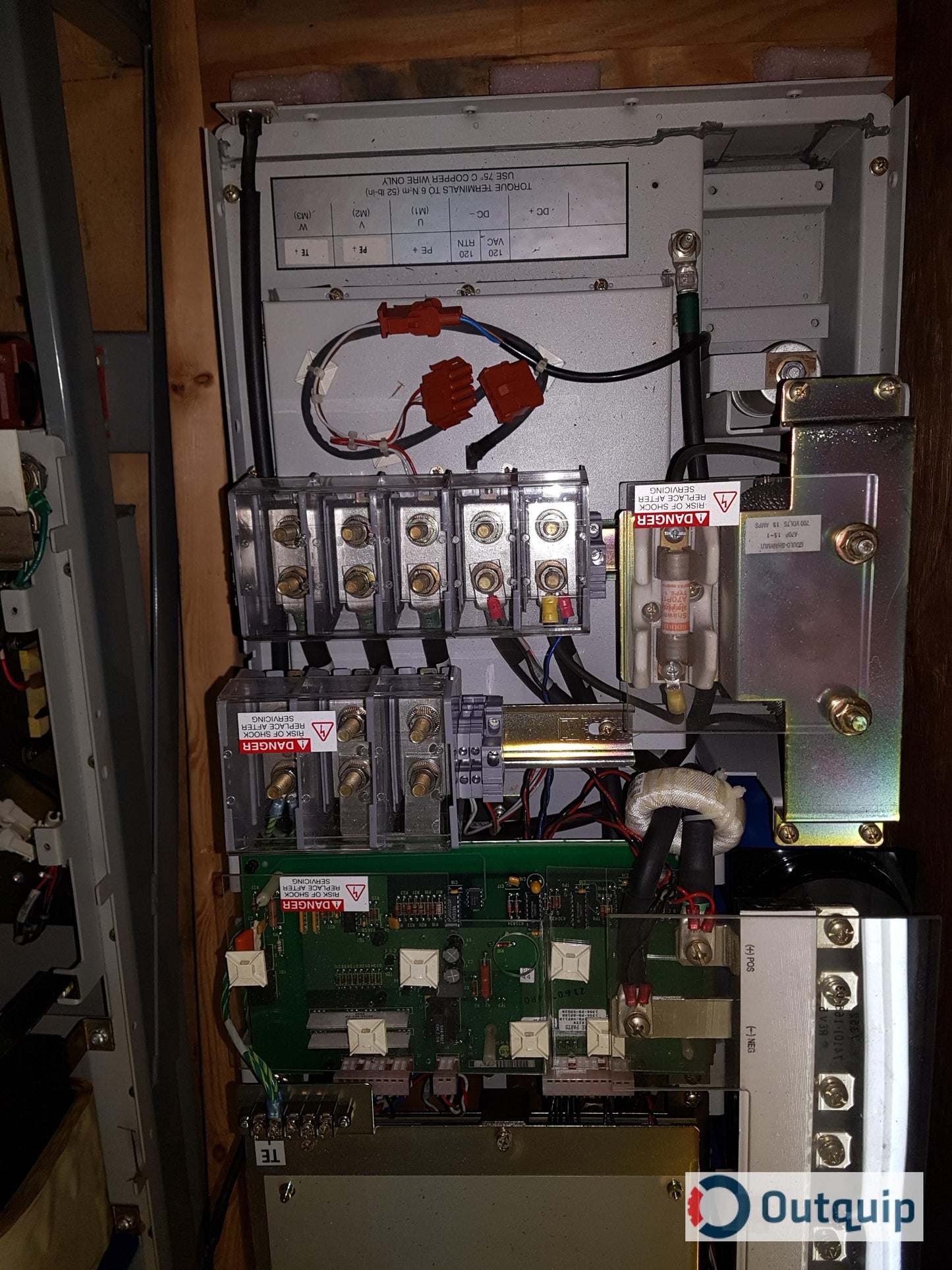 Allen-Bradley
CAT: 1336T-W125-AN-GT0 SER B
700V 300A