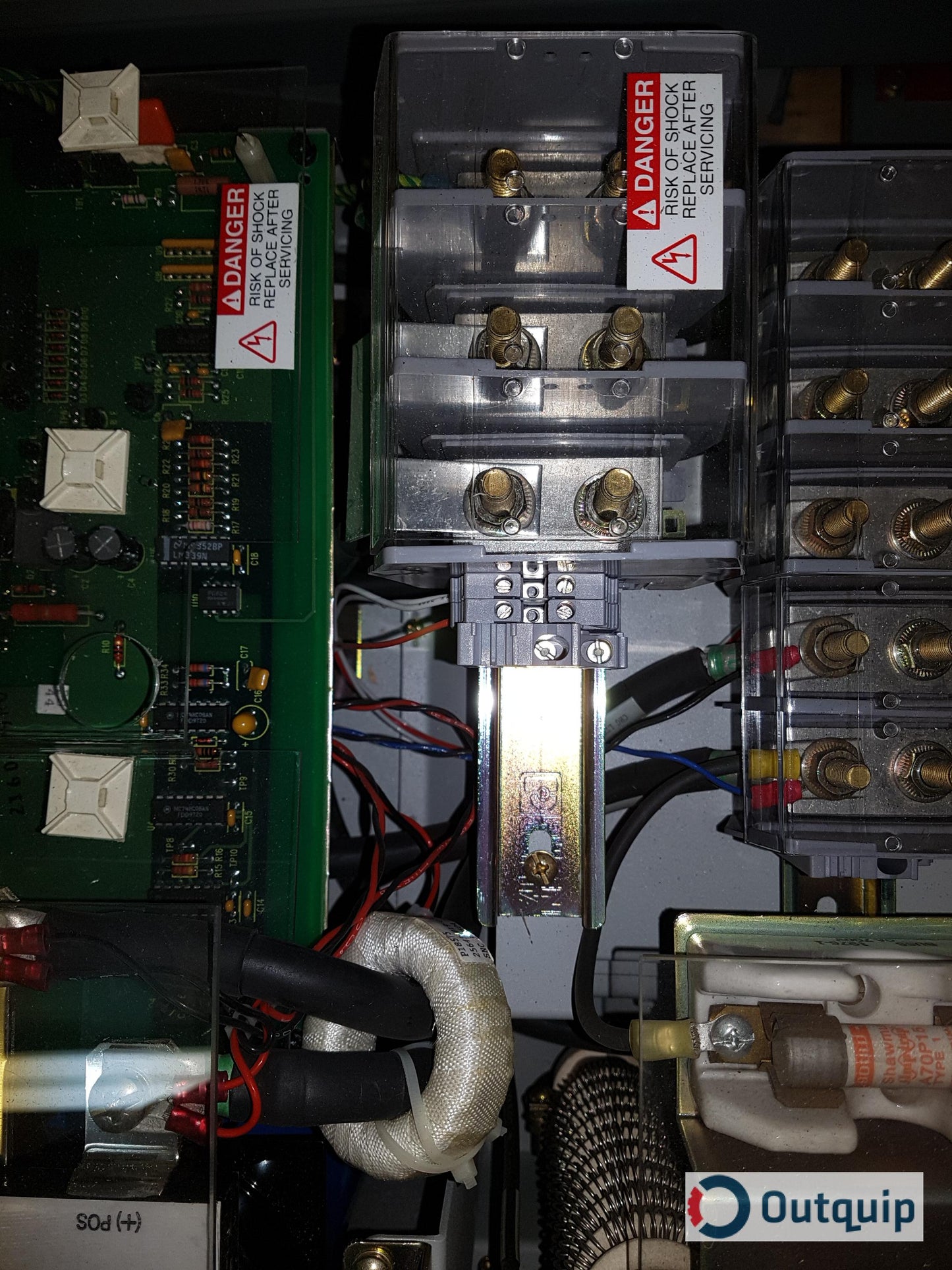 Allen-Bradley
CAT: 1336T-W125-AN-GT0 SER B
700V 300A