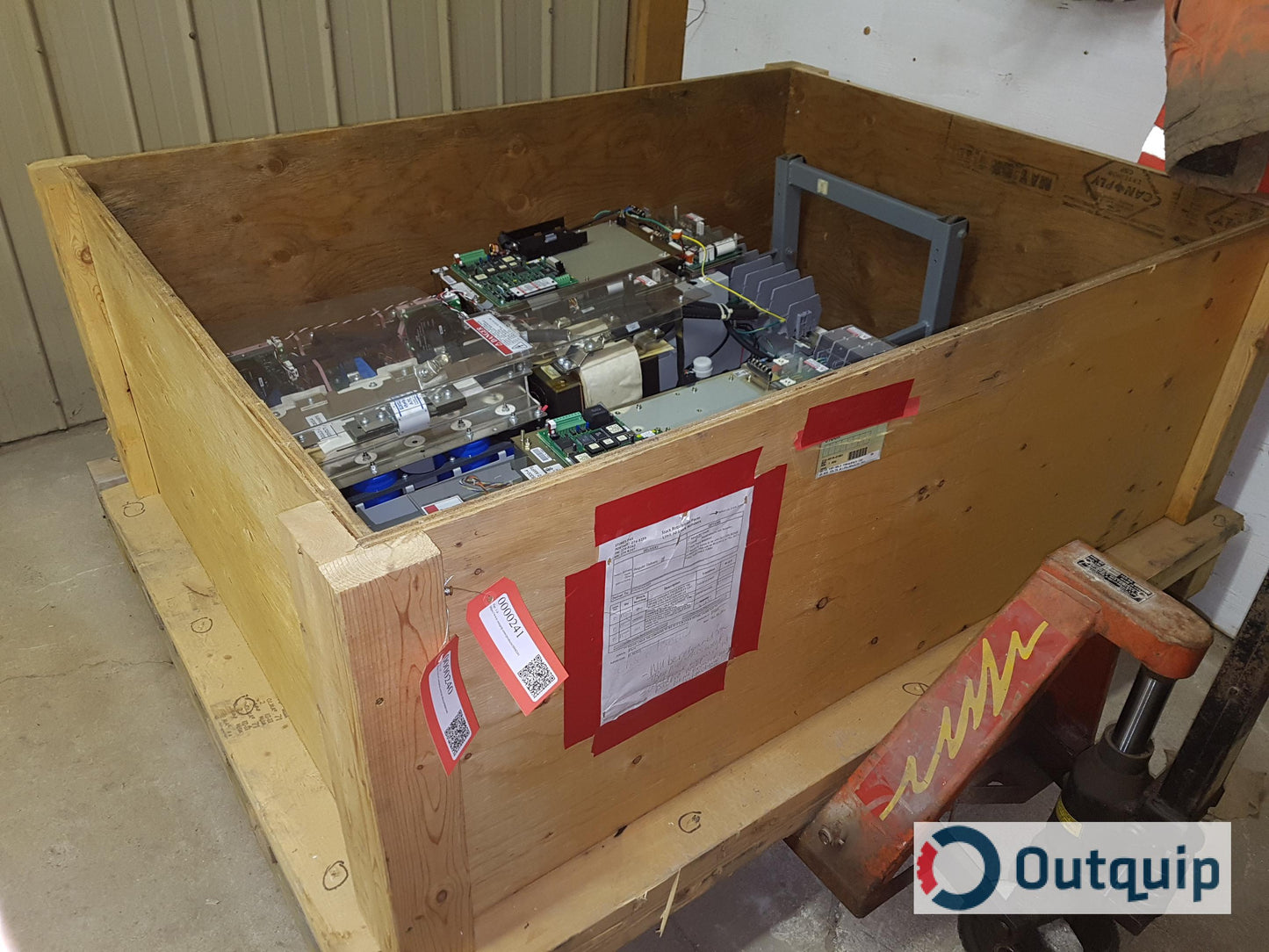 Allen-Bradley
CAT: 1336T-W125-AN-GT0 SER B
700V 300A