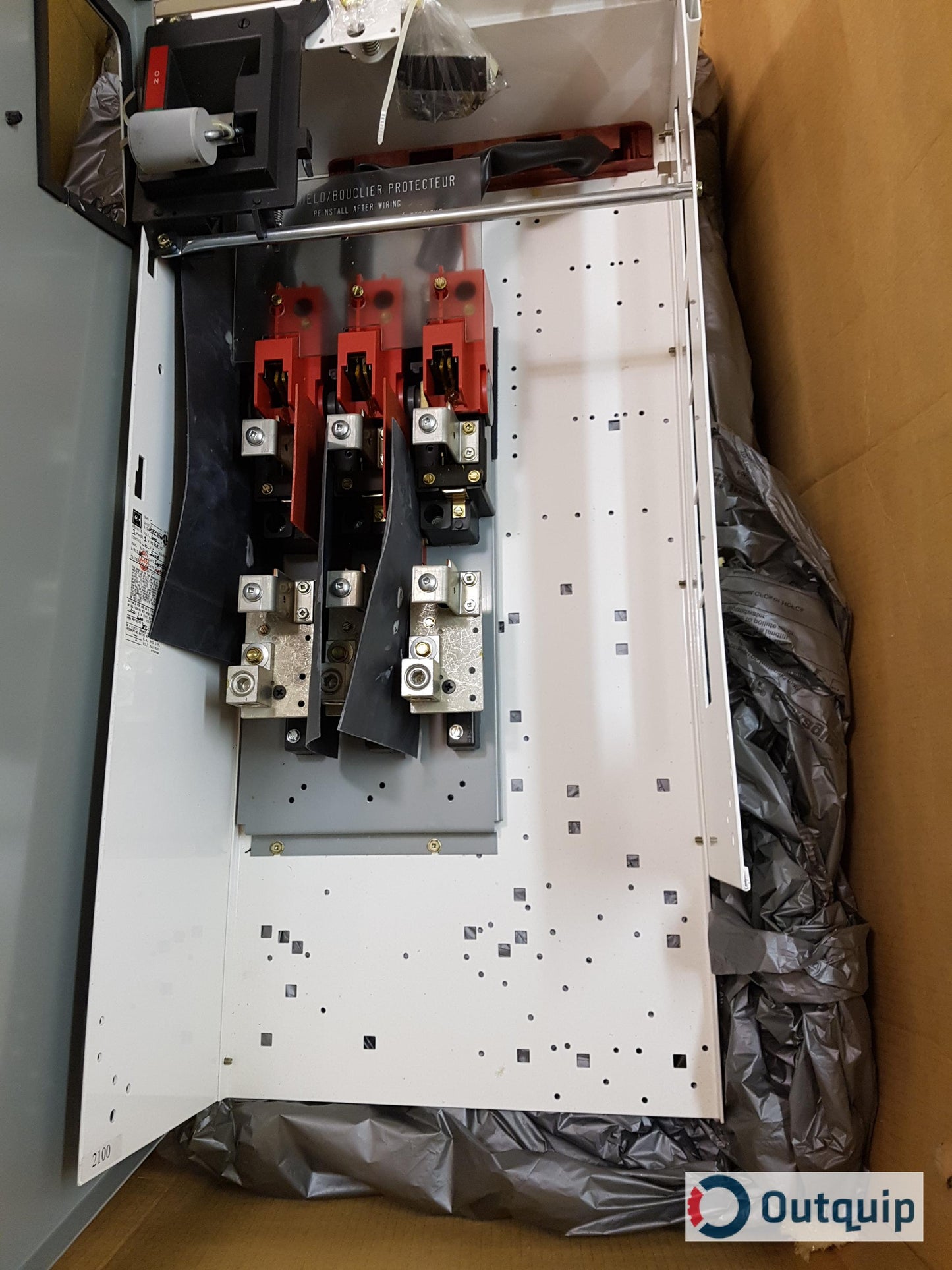 SWITCH,DISCONNECT 200 AMP C/W FORM II CLASS C FUSE CLIPS, DOOR & HARDWARE FOR CUTLER-HAMMER