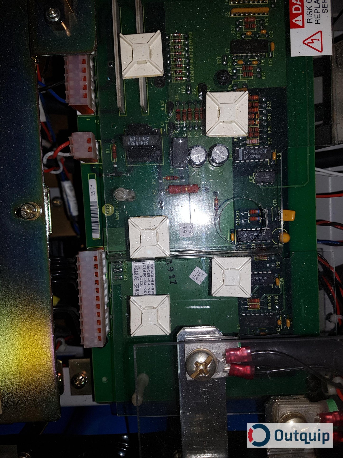 Allen-Bradley
CAT: 1336T-W125-AN-GT0  SER B
700V 300A