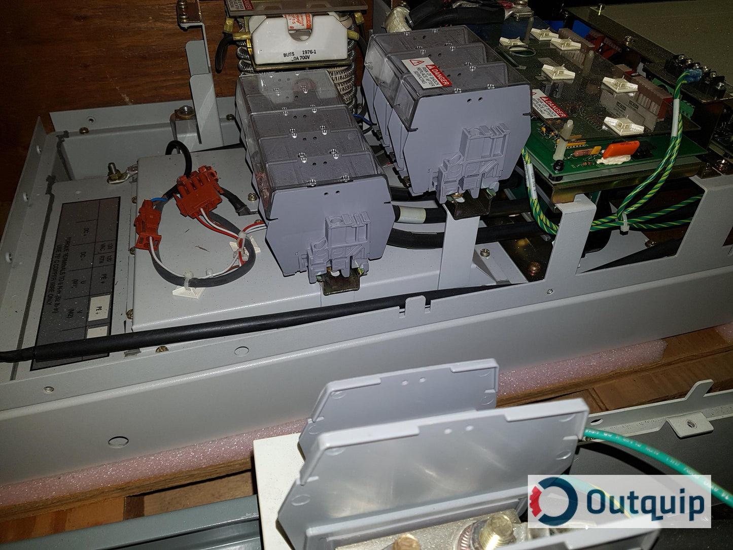 Allen-Bradley
CAT: 1336T-W125-AN-GT0  SER B
700V 300A