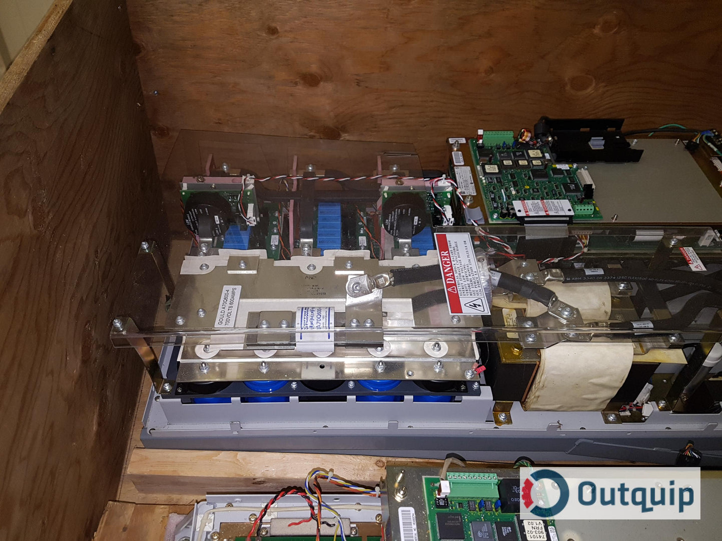 Allen-Bradley
CAT: 1336T-C200-AN-GT0
700V 600A