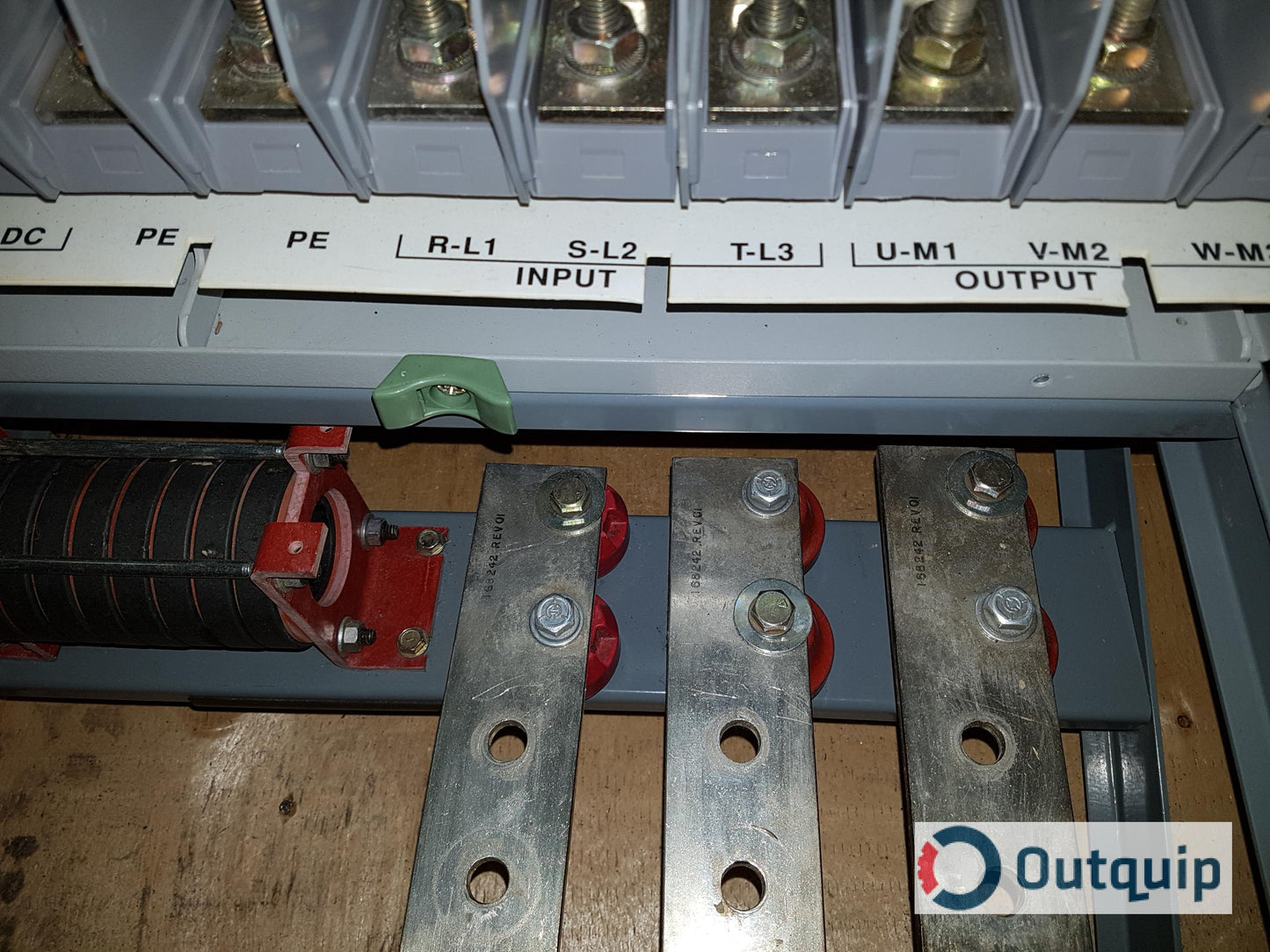Allen-Bradley
CAT: 1336T-C200-AN-GT0
700V 600A