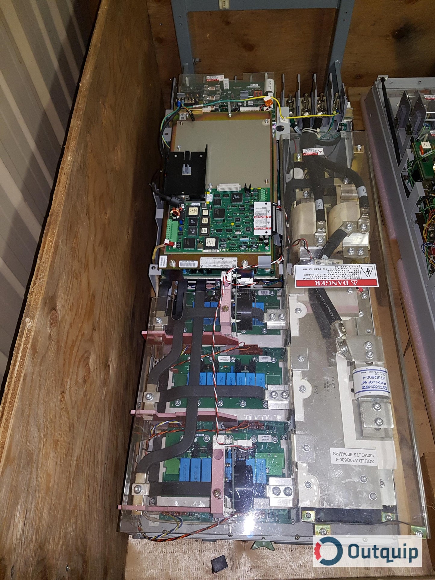 Allen-Bradley
CAT: 1336T-C200-AN-GT0
700V 600A